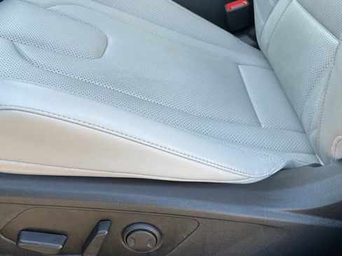 Used 2025 Hyundai Elantra Limited image 22