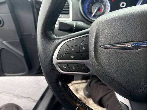 Used 2022 Chrysler 300 Touring AWD/4WD image 28