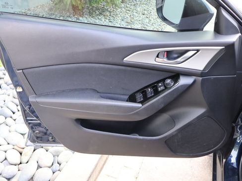 Used 2017 MAZDA MAZDA3 Sport FWD image 18