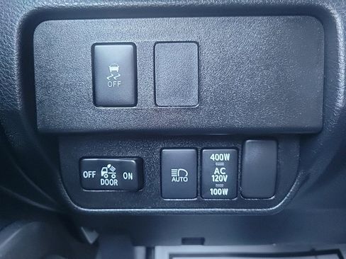 Used 2022 Toyota Tacoma TRD Off-Road image 12