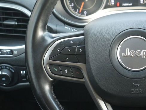 Used 2020 Jeep Cherokee Latitude Lux w/ Comfort/Convenience Group AWD/4WD image 16
