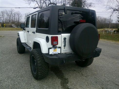 Used 2012 Jeep Wrangler Unlimited Sahara image 3