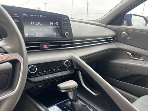 Used 2021 Hyundai Elantra SEL image 14