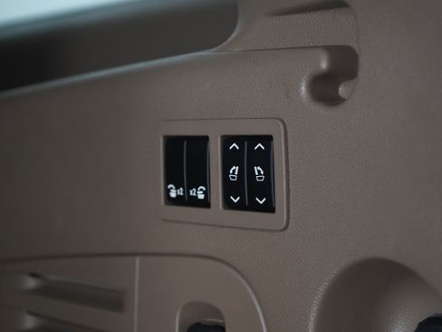 Used 2018 Chevrolet Suburban Premier AWD/4WD image 22