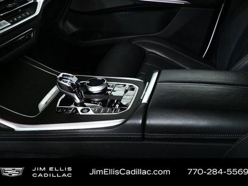 Used 2022 BMW X7 M50i image 17