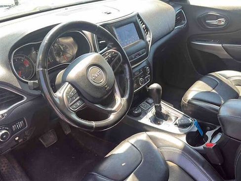 Used 2021 Jeep Cherokee Latitude Plus w/ Mopar Interior Package AWD/4WD image 15