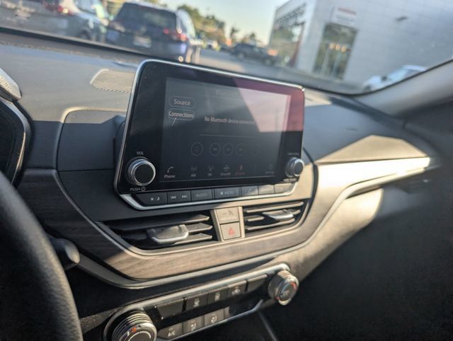 Certified 2025 Nissan Altima 2.5 SV FWD image 16