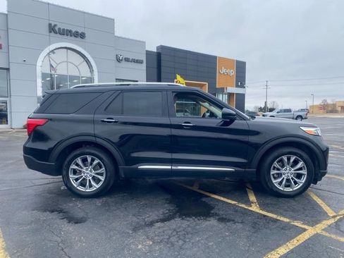 Used 2023 Ford Explorer Limited image 3