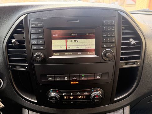 Used 2017 Mercedes-Benz Metris Passenger image 38