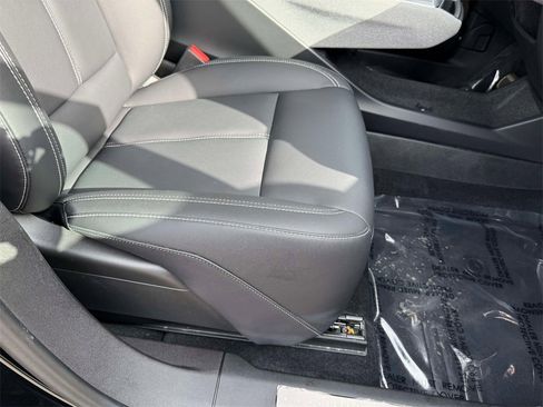 Used 2025 Cadillac Optiq Luxury 1 image 15