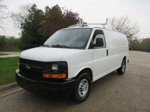 Used 2017 Chevrolet Express 2500 RWD image 23
