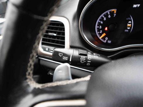 Used 2016 Jeep Grand Cherokee Limited image 13