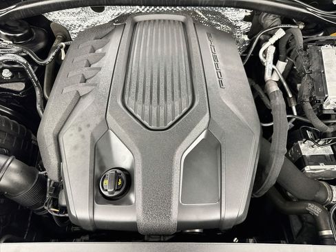 Used 2023 Porsche Macan AWD/4WD image 36