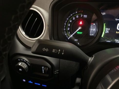 Used 2025 Jeep Wrangler Unlimited Sahara w/ Safety Group AWD/4WD image 37