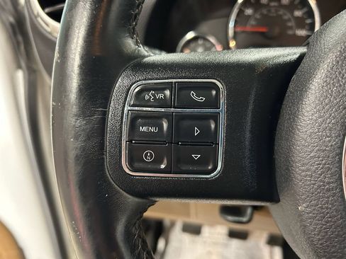 Used 2017 Jeep Wrangler Unlimited Rubicon w/ Connectivity Group AWD/4WD image 12