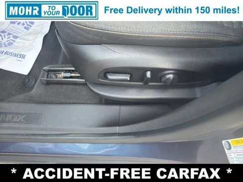 Used 2018 Chevrolet Equinox LT FWD image 16