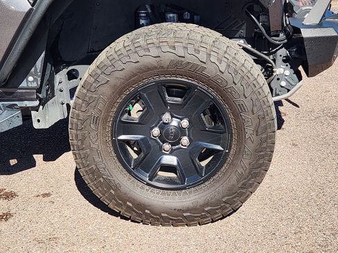 Used 2023 Jeep Gladiator Mojave w/ Cold Weather Group image 30