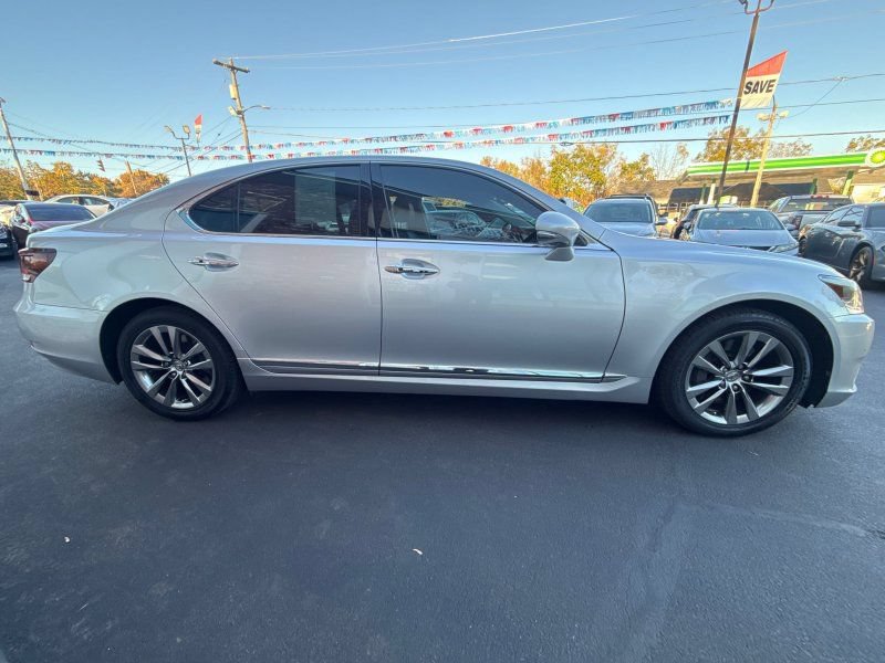 Used 2013 Lexus LS 460 AWD w/ Comfort Pkg image 4