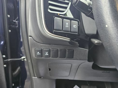 Used 2020 Mitsubishi Outlander LE image 34