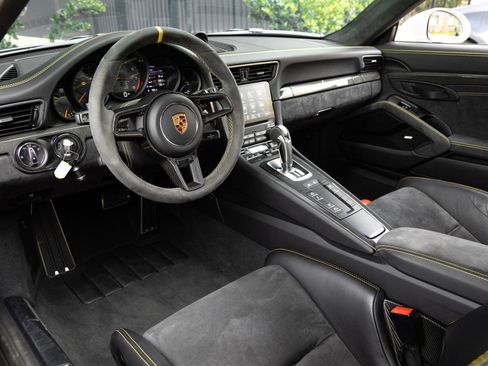 Used 2018 Porsche 911 GT2 RS RWD image 4