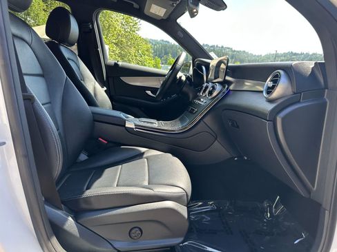 Used 2021 Mercedes-Benz GLC 300 4MATIC image 15