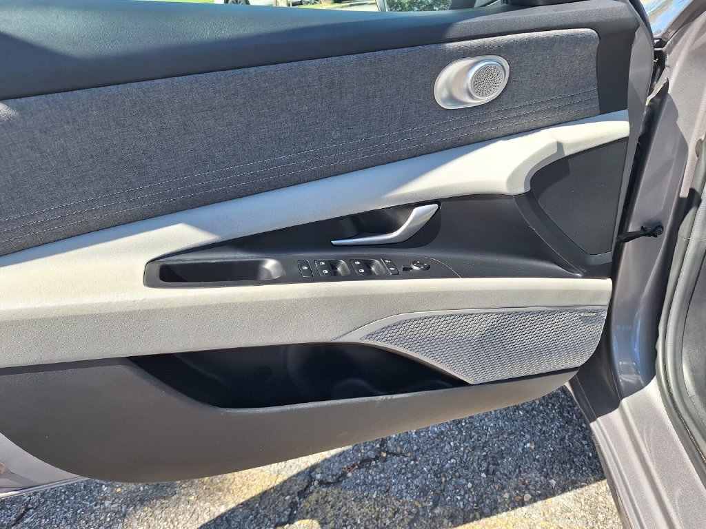 Used 2024 Hyundai Elantra Limited FWD image 30