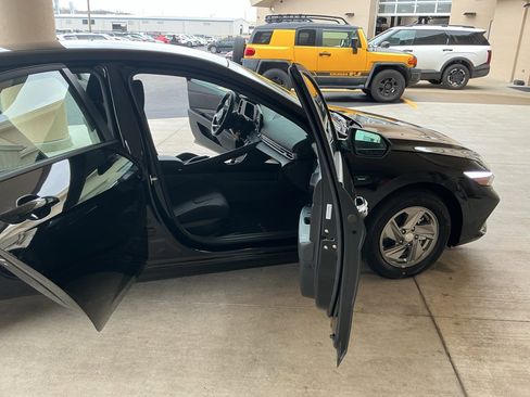 New 2026 Hyundai Elantra SE image 13