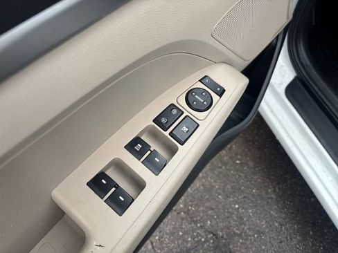 Used 2018 Hyundai Elantra SE w/ SE Connectivity Package 04 image 11