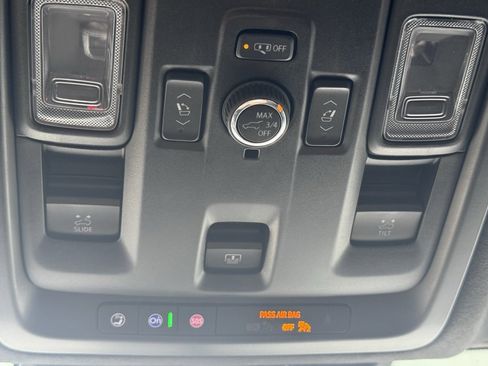 Used 2024 Cadillac Escalade Sport Platinum w/ LPO, ONYX Package image 34