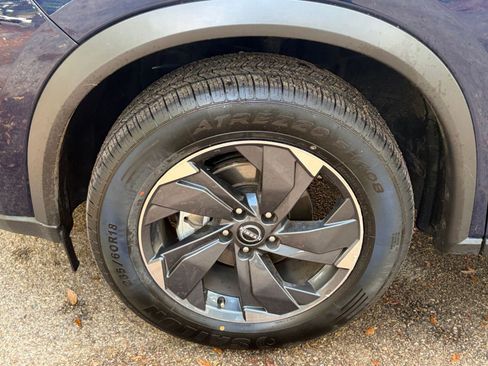 Used 2025 Nissan Rogue SV image 27