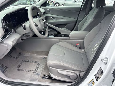 Used 2024 Hyundai Elantra Blue FWD image 9