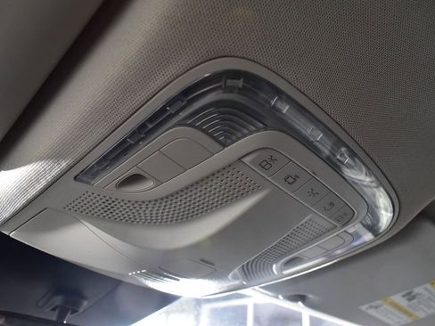 Used 2016 Mercedes-Benz Metris Passenger image 17