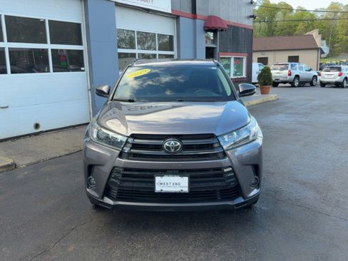 Used 2019 Toyota Highlander SE AWD/4WD image 3