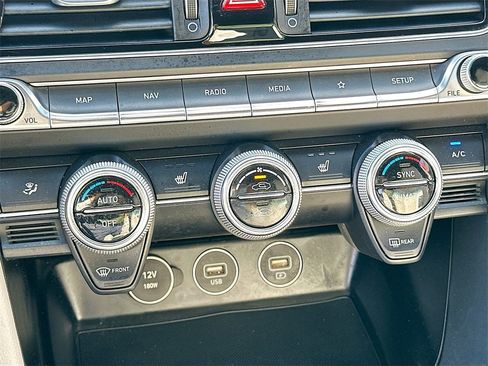 Used 2023 Genesis G70 2.0T image 16