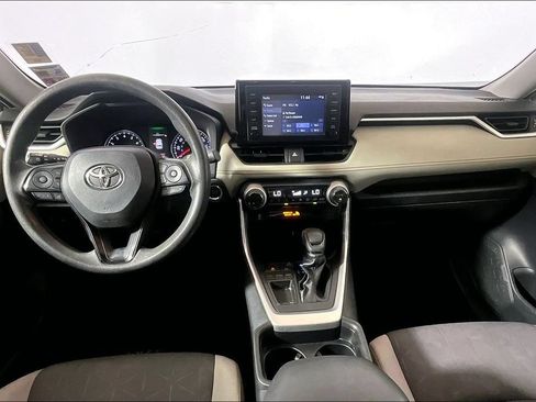 Used 2019 Toyota RAV4 XLE FWD image 11