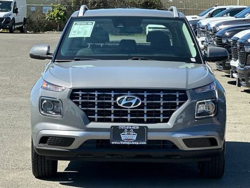 Used 2022 Hyundai Venue SEL image 9