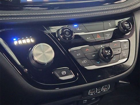 Used 2022 Chrysler Pacifica Touring-L w/ S Appearance Package image 33