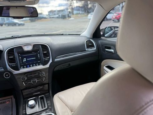 Used 2018 Chrysler 300 Touring L image 20