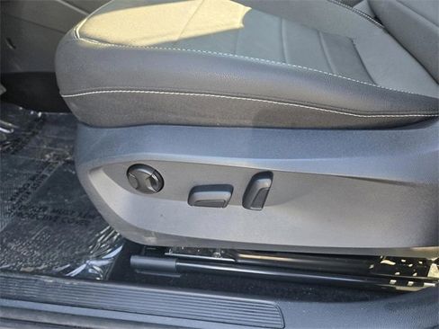 Used 2024 Volkswagen Taos SE image 13