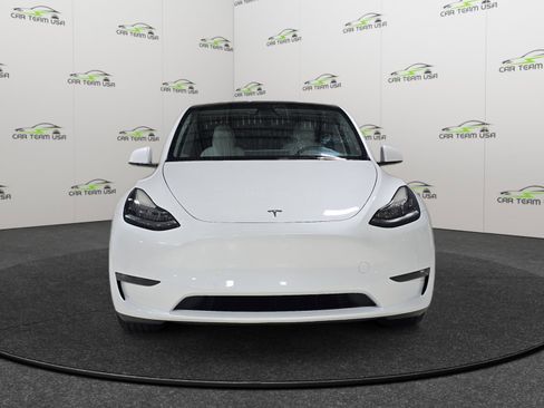 Used 2022 Tesla Model Y Long Range image 12