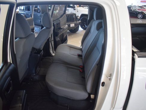 Used 2017 Toyota Tacoma SR AWD/4WD image 67