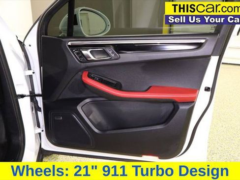 Used 2025 Porsche Macan AWD/4WD image 37
