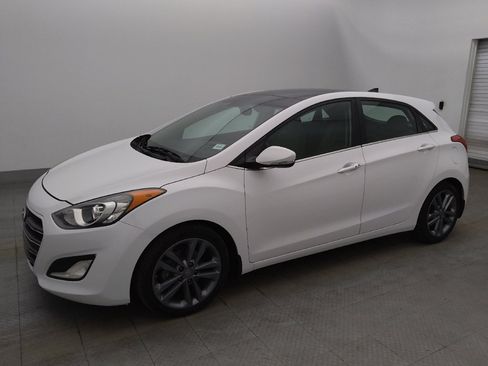 Used 2016 Hyundai Elantra GT w/ Option Group 03 FWD image 2