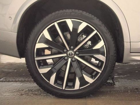 Used 2025 Volvo XC90 B6 Plus image 21