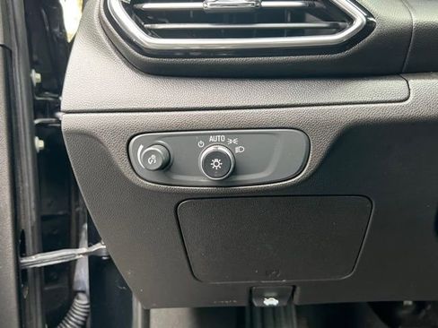 Used 2022 Chevrolet Bolt EUV LT image 18