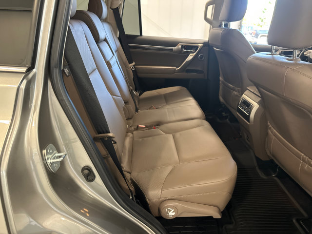 Used 2021 Lexus GX 460 Luxury w/ Accessory Package AWD/4WD image 29