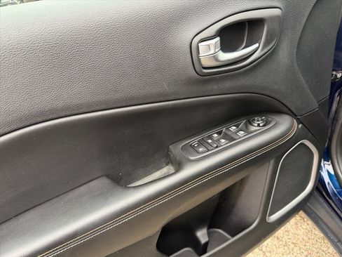 Used 2018 Jeep Compass Latitude w/ Cold Weather Group image 12