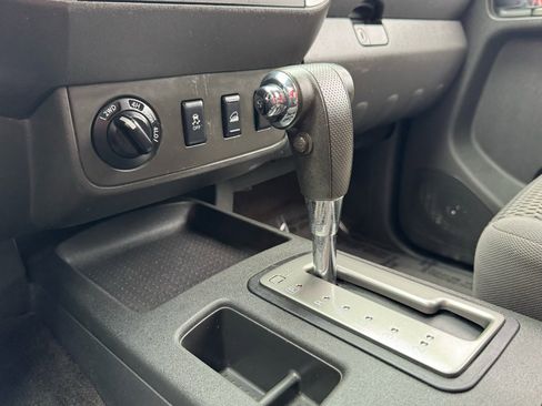 Used 2012 Nissan Frontier SV image 26