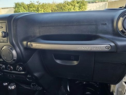 Used 2016 Jeep Wrangler Sport w/ Quick Order Package 24S AWD/4WD image 18