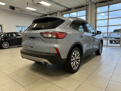 Used 2022 Ford Escape Titanium image 5